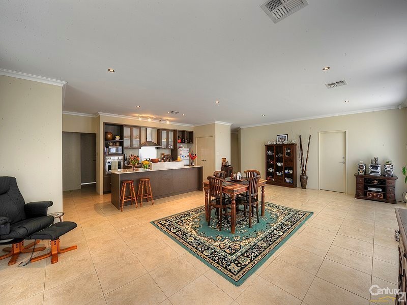 8 Myalla Pass, Lakelands WA 6180