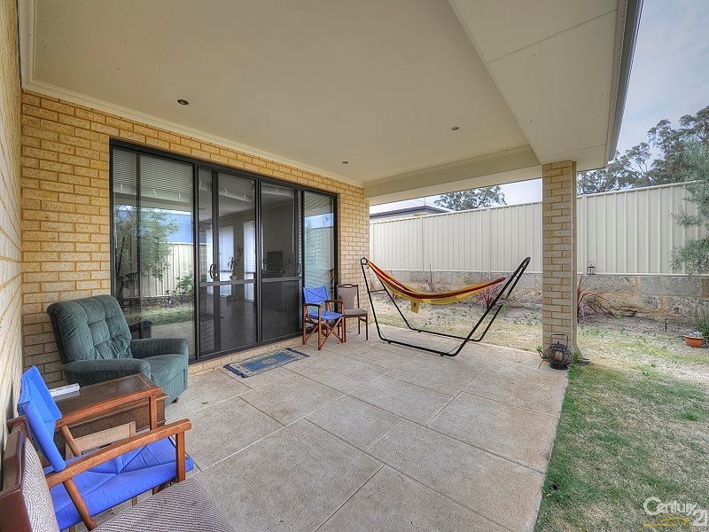 8 Myalla Pass, Lakelands WA 6180