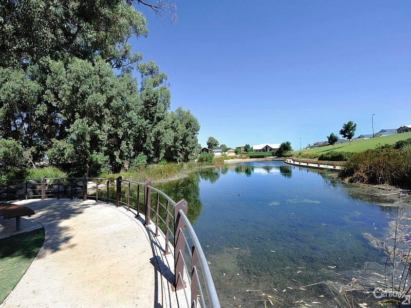 8 Myalla Pass, Lakelands WA 6180