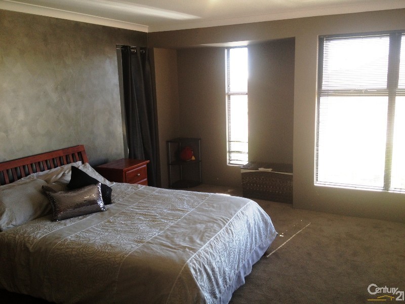 12 Benooka Grange, Lakelands WA 6180