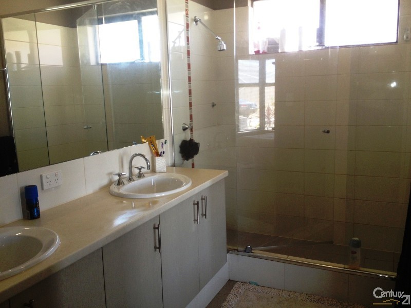 12 Benooka Grange, Lakelands WA 6180