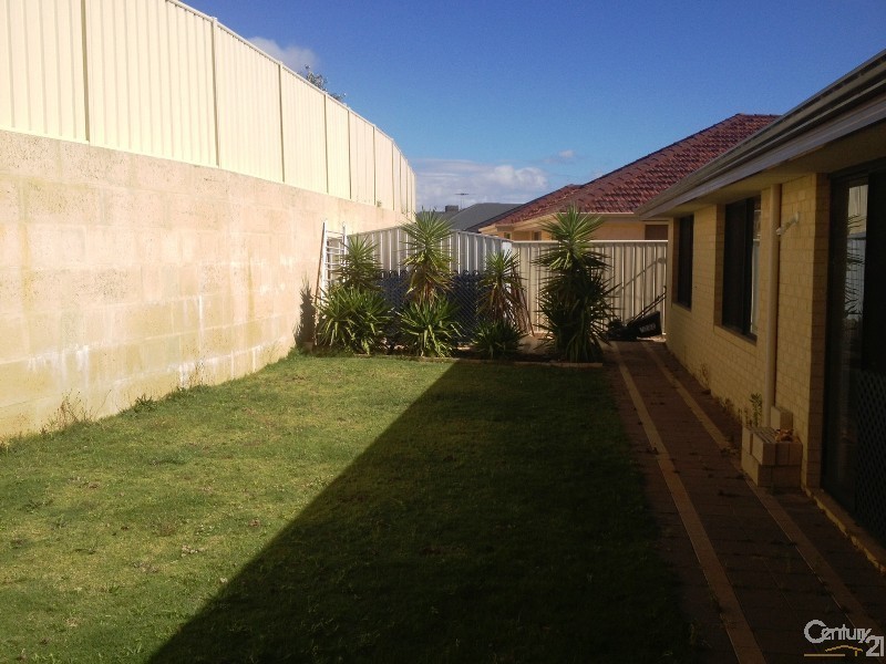 12 Benooka Grange, Lakelands WA 6180