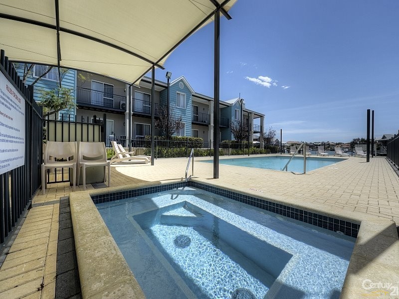 2/20 Apollo Place, Halls Head WA 6210