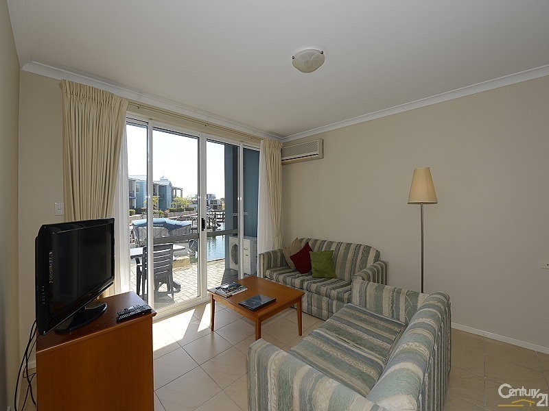 2/20 Apollo Place, Halls Head WA 6210