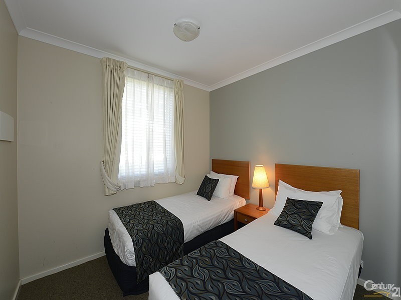 2/20 Apollo Place, Halls Head WA 6210