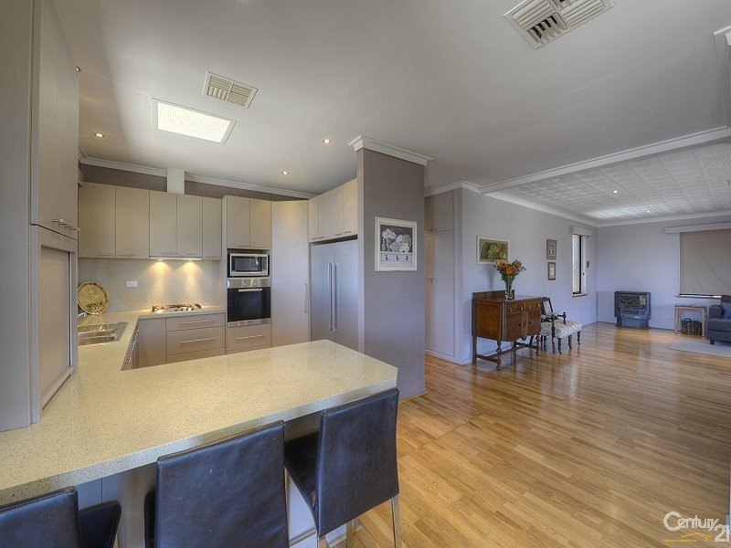 4 Kelly Street, Silver Sands WA 6210