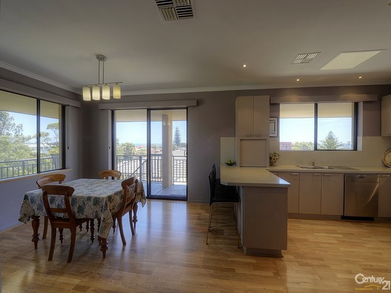 4 Kelly Street, Silver Sands WA 6210