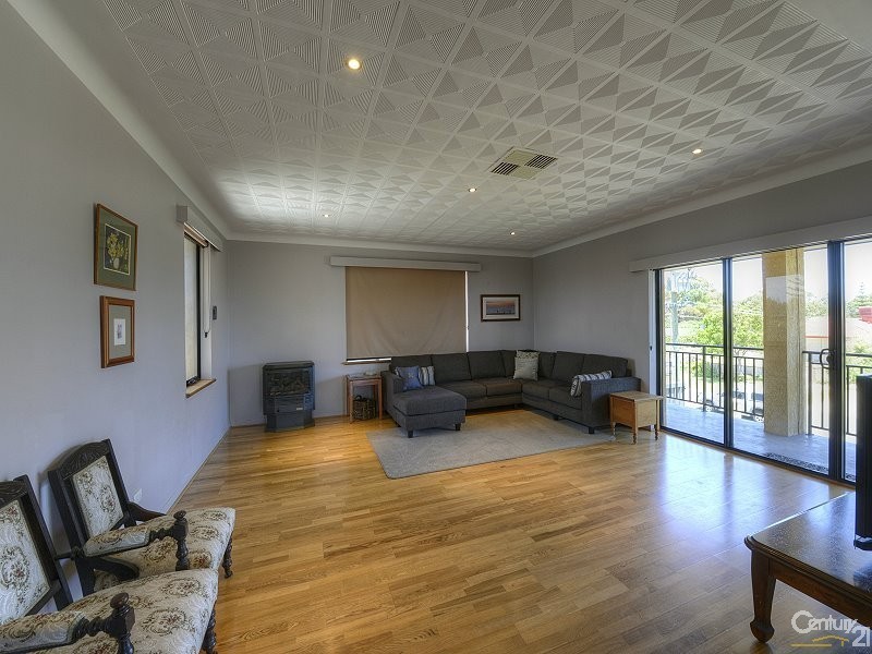 4 Kelly Street, Silver Sands WA 6210