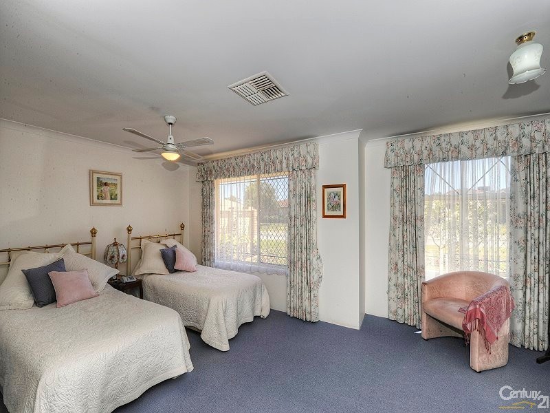 160 Oakmont Avenue, Meadow Springs WA 6210