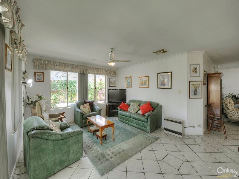 160 Oakmont Avenue, Meadow Springs WA 6210