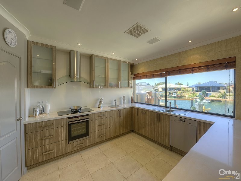 46 Brindabella Crescent, Halls Head WA 6210
