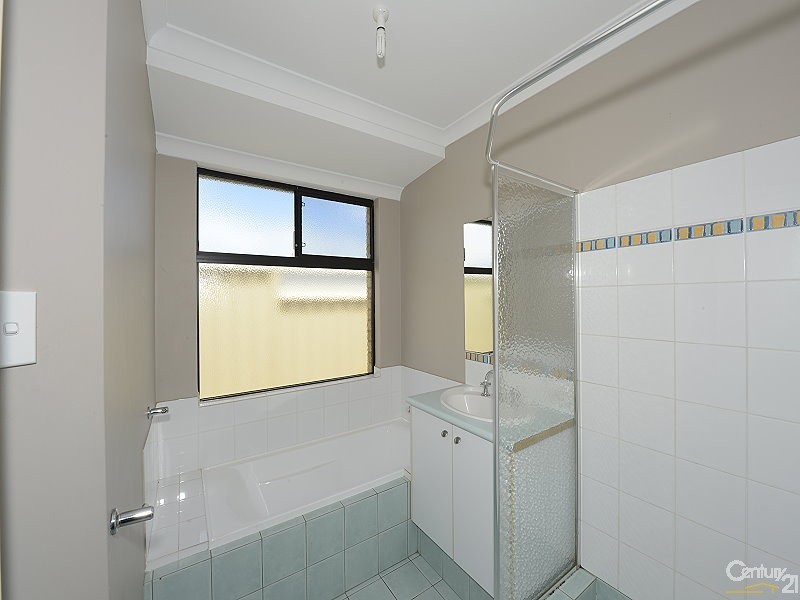 11 Rayner Promenade, Lakelands WA 6180