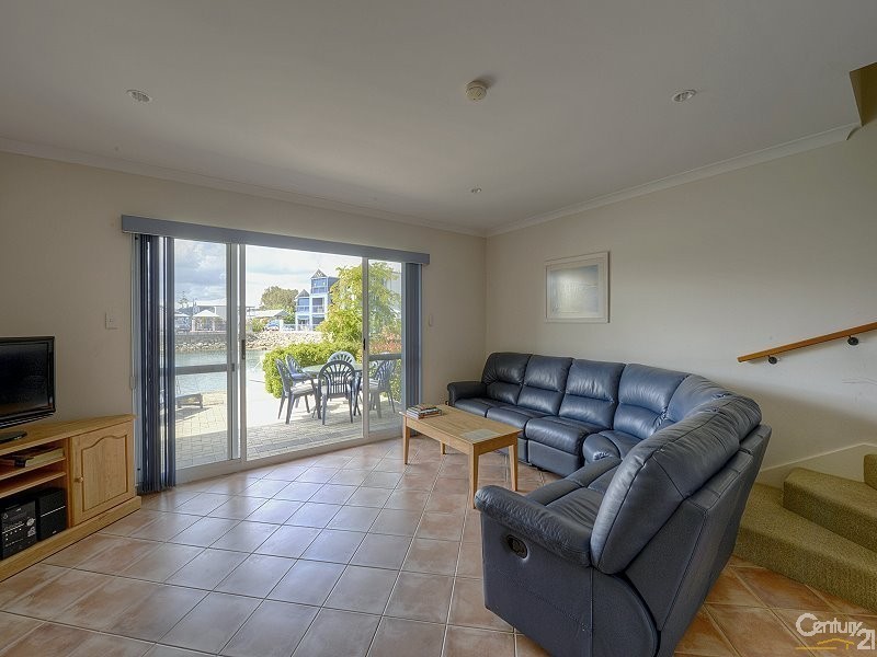 21/20 Apollo Place, Halls Head WA 6210