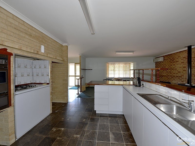 2 Tuart Road, Greenfields WA 6210