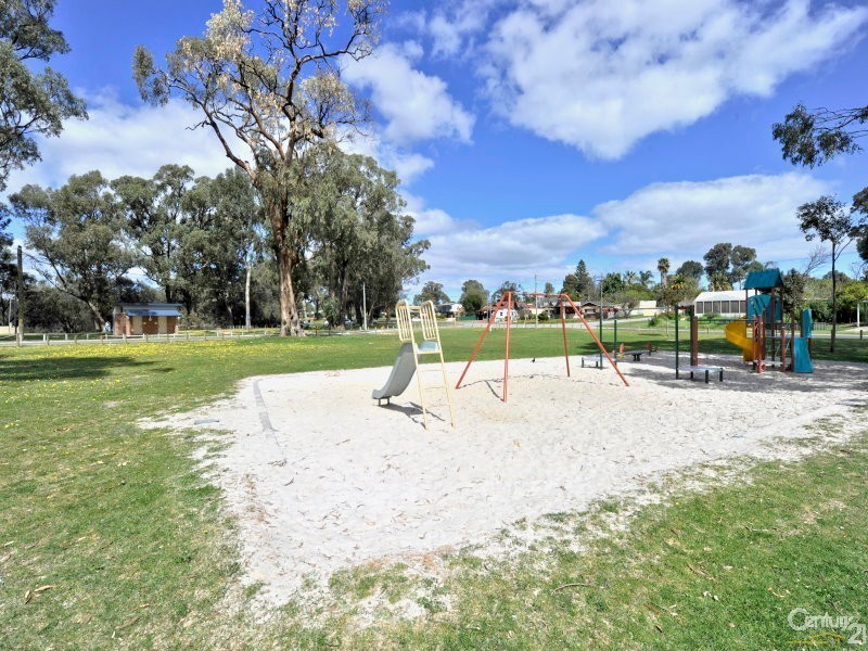 2 Tuart Road, Greenfields WA 6210