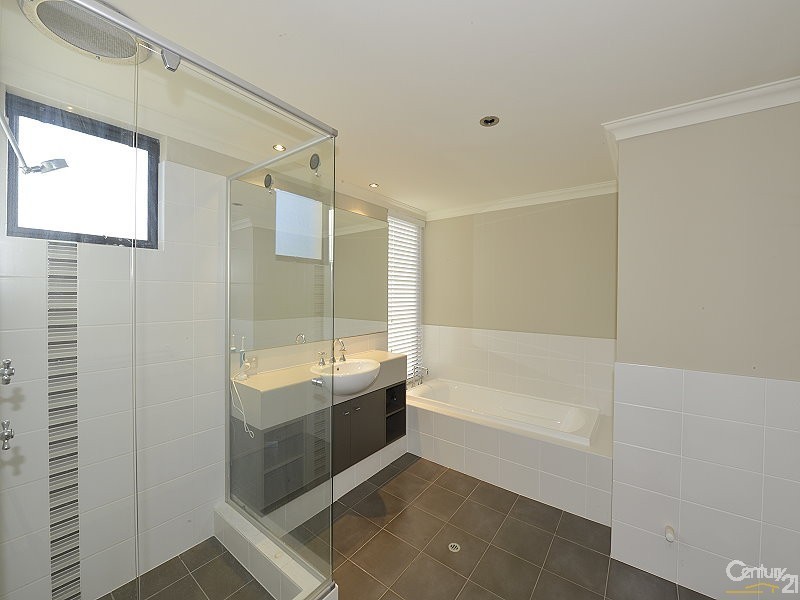 84 Boardwalk Boulevard, Halls Head WA 6210