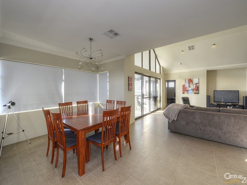 84 Boardwalk Boulevard, Halls Head WA 6210