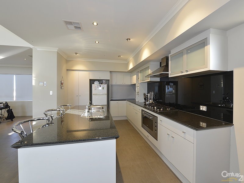 84 Boardwalk Boulevard, Halls Head WA 6210