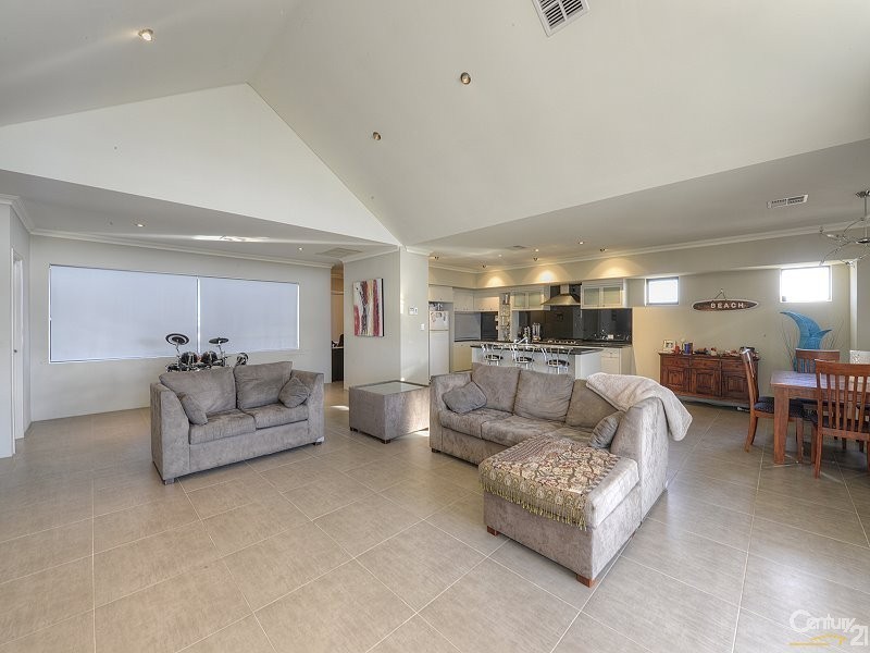 84 Boardwalk Boulevard, Halls Head WA 6210