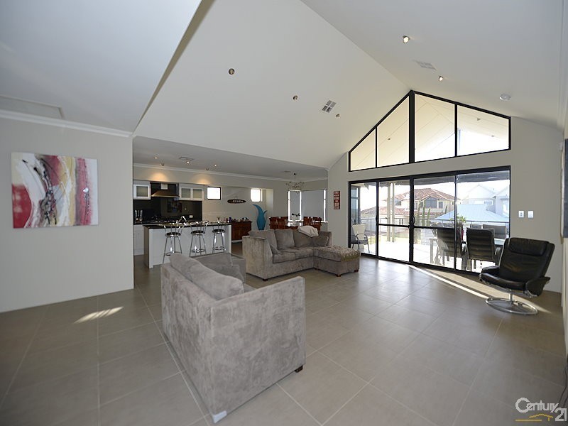 84 Boardwalk Boulevard, Halls Head WA 6210