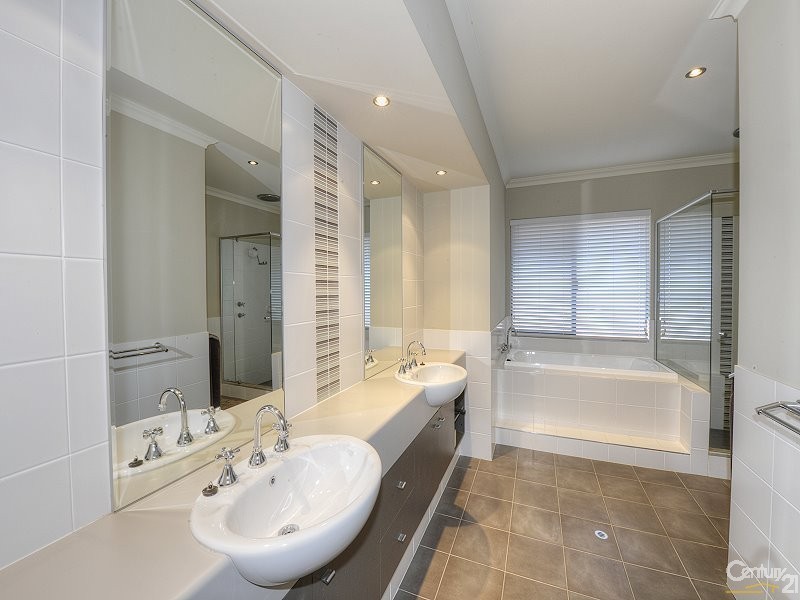 84 Boardwalk Boulevard, Halls Head WA 6210