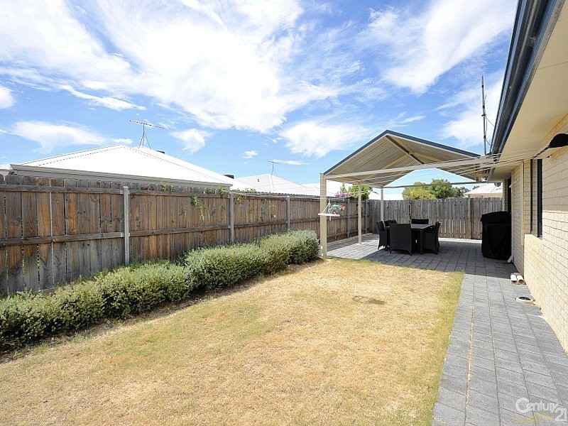 18  Wanjeep Street, Dudley Park WA 6210