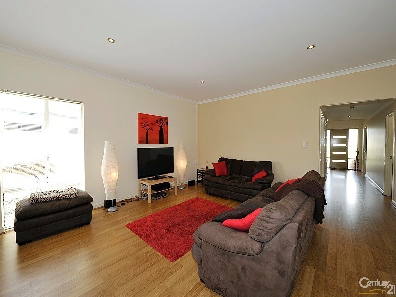 7 Hokitika Drive, Dudley Park WA 6210