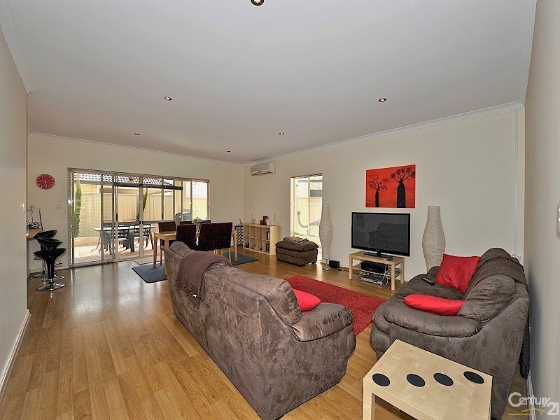 7 Hokitika Drive, Dudley Park WA 6210