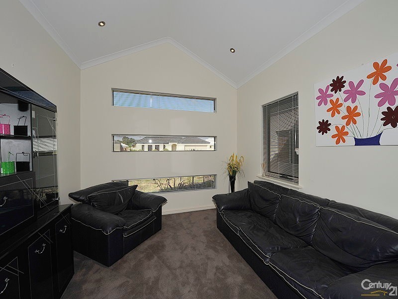 7 Hokitika Drive, Dudley Park WA 6210