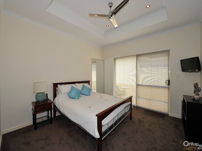 7 Hokitika Drive, Dudley Park WA 6210