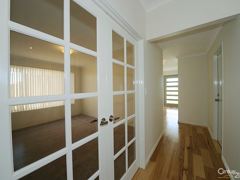 12 Jennerae Bend, Halls Head WA 6210