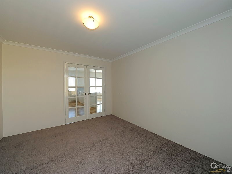 12 Jennerae Bend, Halls Head WA 6210