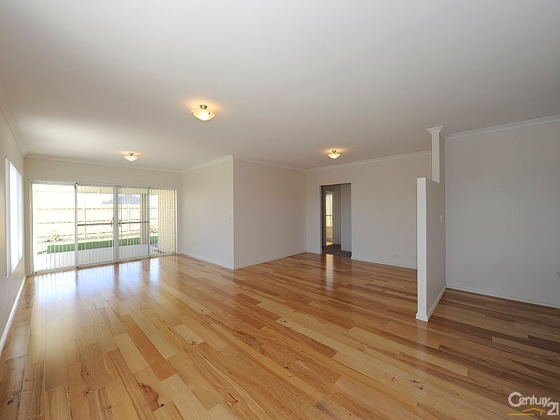 12 Jennerae Bend, Halls Head WA 6210