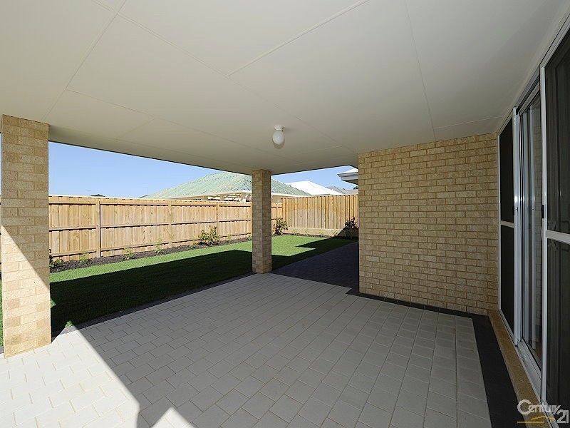 12 Jennerae Bend, Halls Head WA 6210