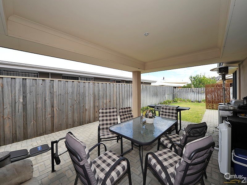 16 Adriana Way, Halls Head WA 6210