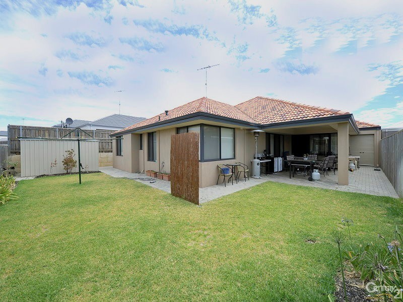 16 Adriana Way, Halls Head WA 6210