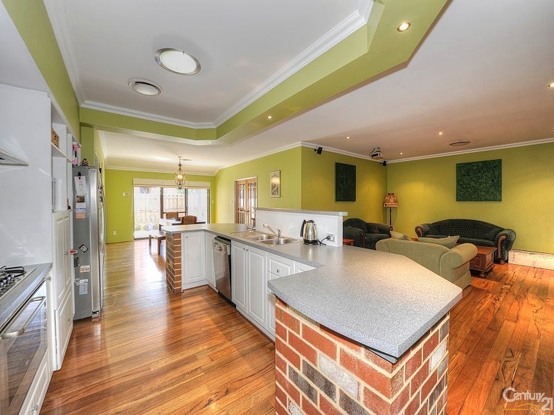 16 Arabian Drive, Coodanup WA 6210