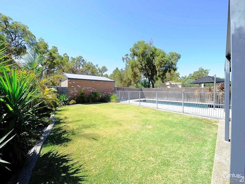 16 Arabian Drive, Coodanup WA 6210
