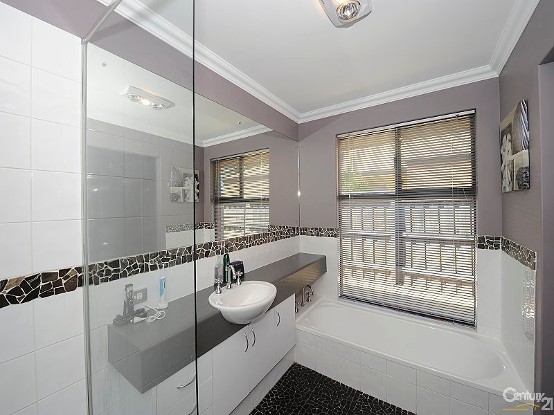 16 Arabian Drive, Coodanup WA 6210