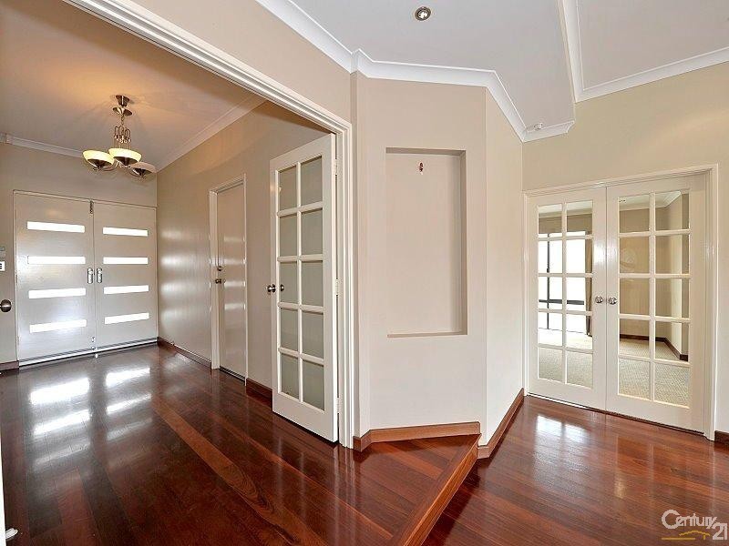 32 Erins Isle, Dudley Park WA 6210