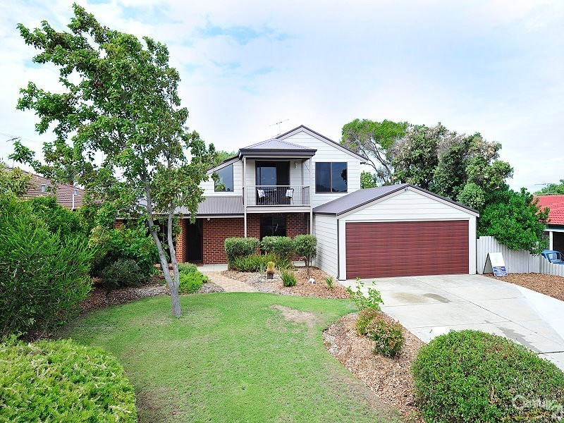 18 Mahogany Drive, Halls Head WA 6210