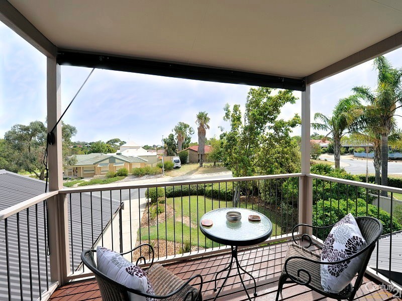 18 Mahogany Drive, Halls Head WA 6210