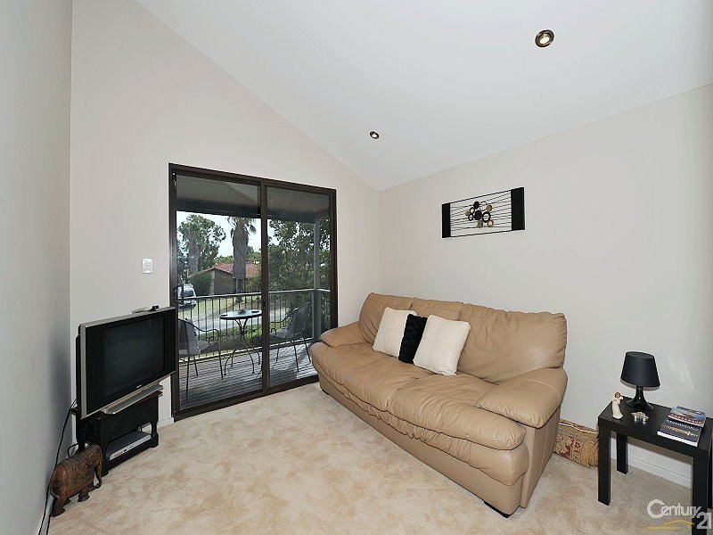 18 Mahogany Drive, Halls Head WA 6210