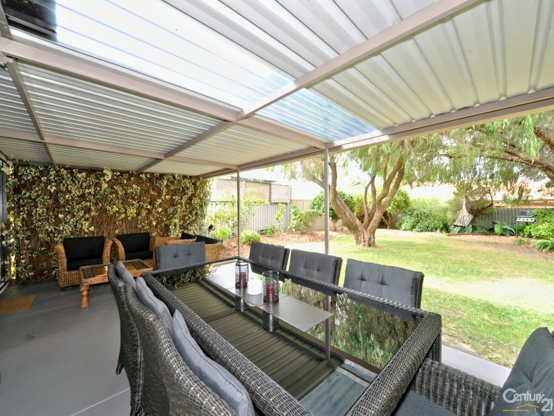 18 Mahogany Drive, Halls Head WA 6210