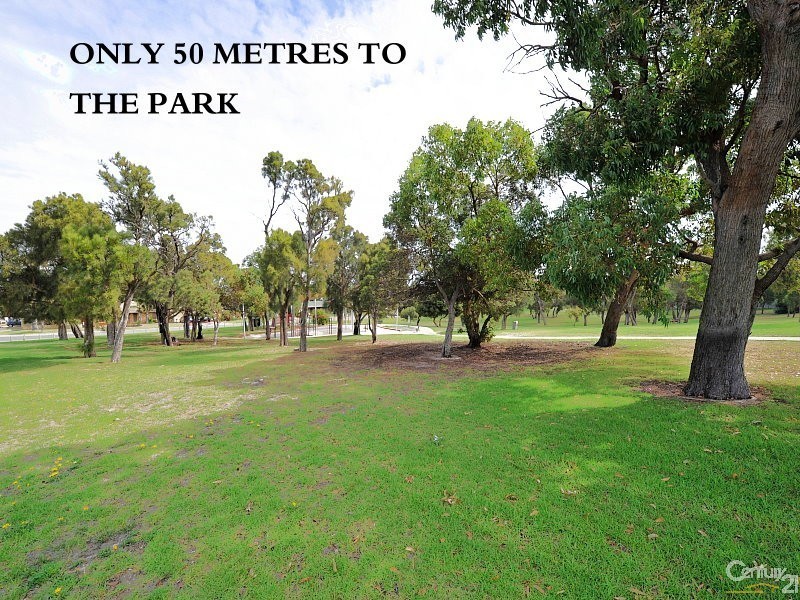 18 Mahogany Drive, Halls Head WA 6210