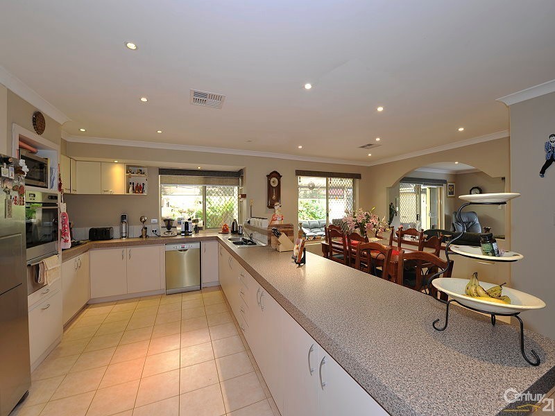 4 Parkstone Grove, Meadow Springs WA 6210