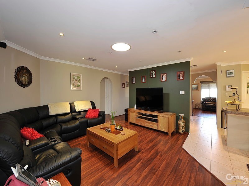 4 Parkstone Grove, Meadow Springs WA 6210