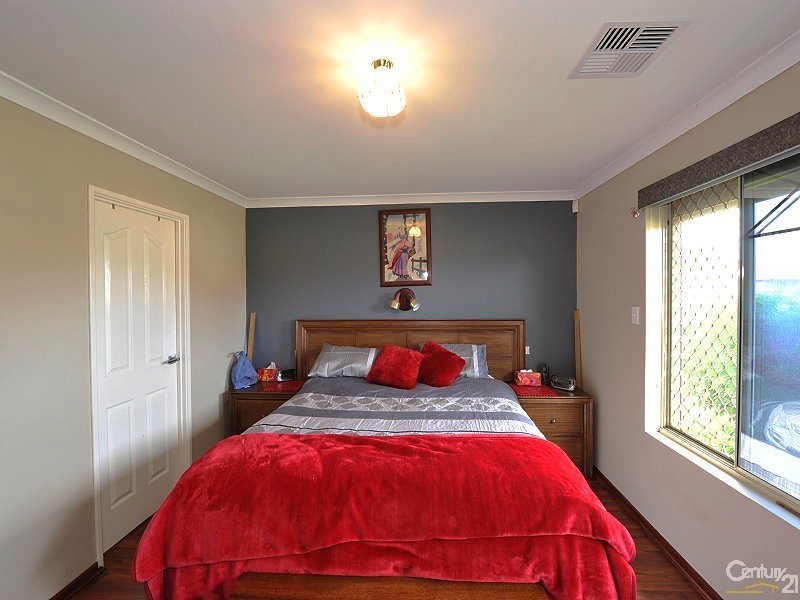 4 Parkstone Grove, Meadow Springs WA 6210