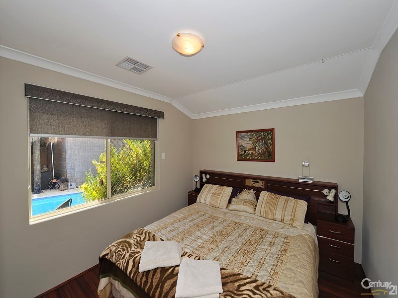 4 Parkstone Grove, Meadow Springs WA 6210