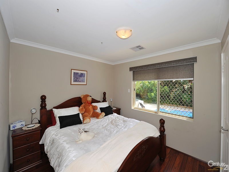 4 Parkstone Grove, Meadow Springs WA 6210